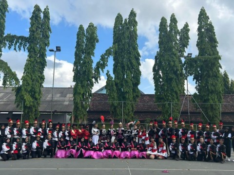 Gita Bahana SNESA Ngunut Juara Umum dalam Lomba Parade Drumb